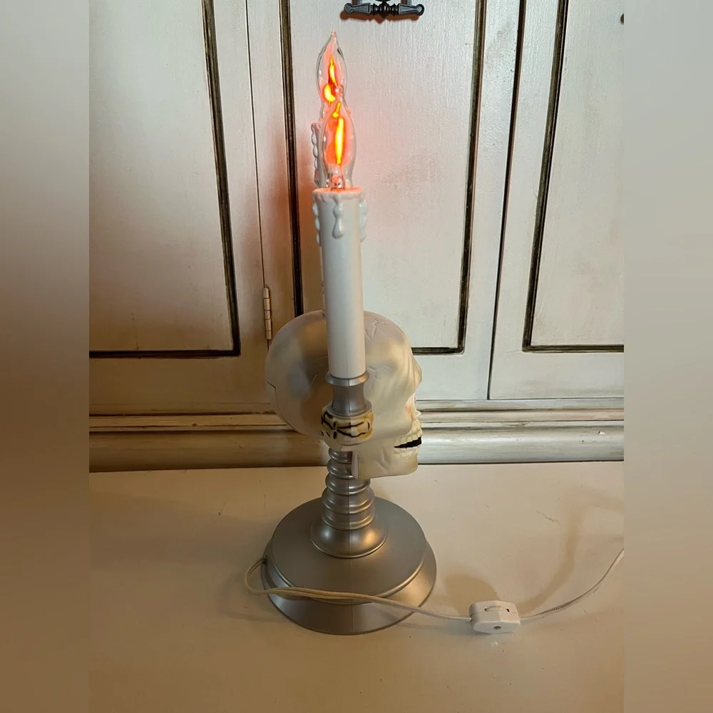 Vintage 1994 HallowScream Haunted Candelabra Skull Flames Glowing Red Eye w/box